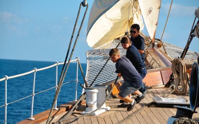 SeaCloud_Kreuzfahrten_SeaCloud_Crew_Segelsetzen