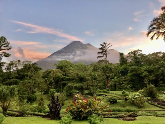 Costa Rica_Arenal_iStock_1315470777-min