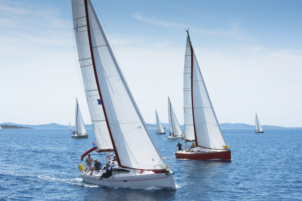 Large number of sailboats racing at regatta