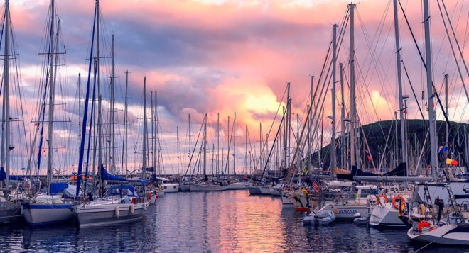 Portugal_Azoren_Faial_Horta_iStock-1160666163-min
