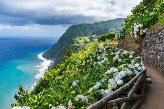 Portugal_Azoren_Insel Sao Miguel_Küstenweg_iStock-944487332-min