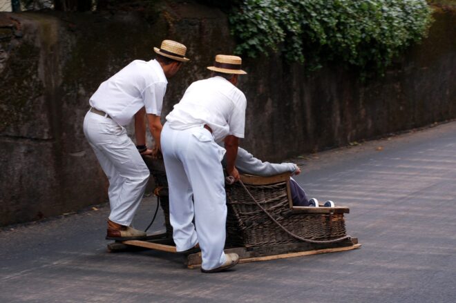 Portugal_Madeira_Korbschlitten_iStock_104475730-min